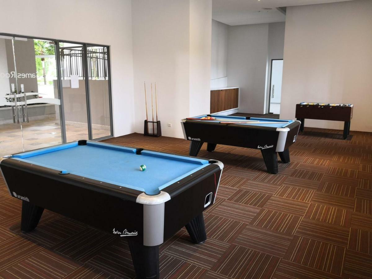 Teega 3br Family-friendly Puteri Harbour Apartemen
